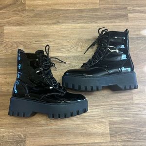 Gloss Platform Boots Side Zip